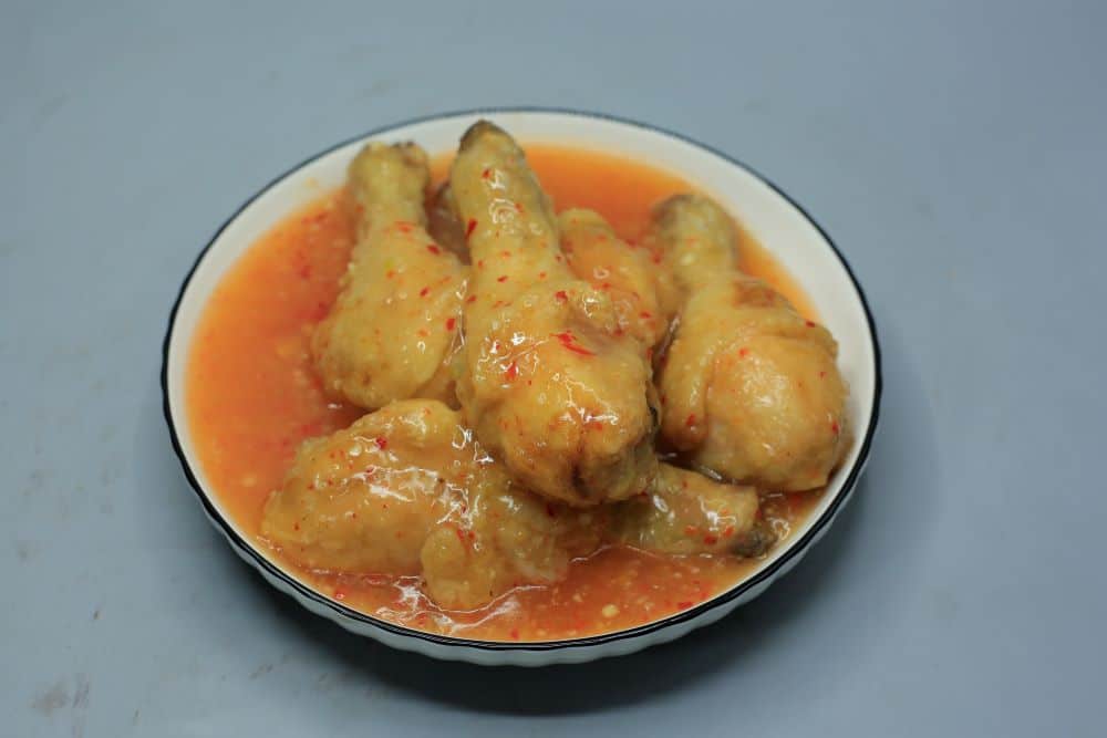 دبابيس مقلية بصوص سويت آند تشيلي