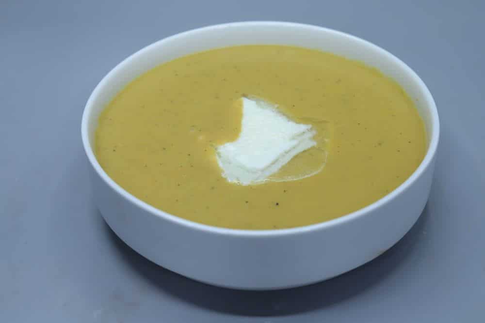 شوربة عدس بالقشطة