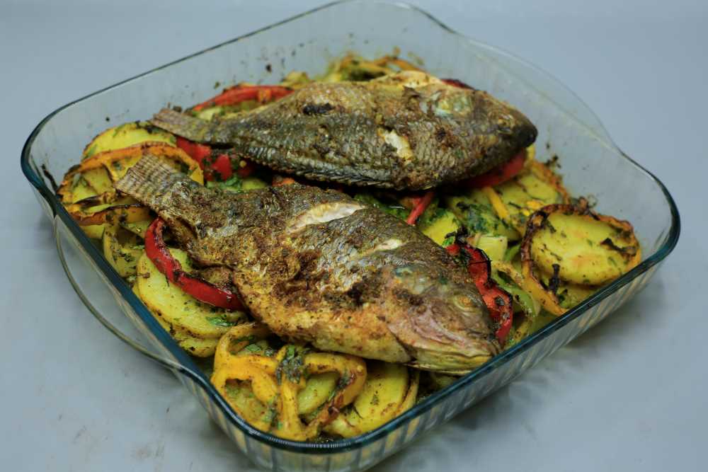 طاجن سمك بالبطاطس