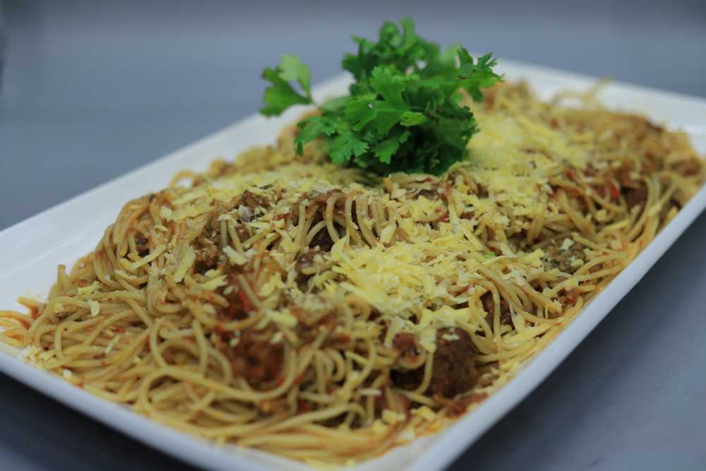 مكرونة اسباجيتي مع كرات الكفتة