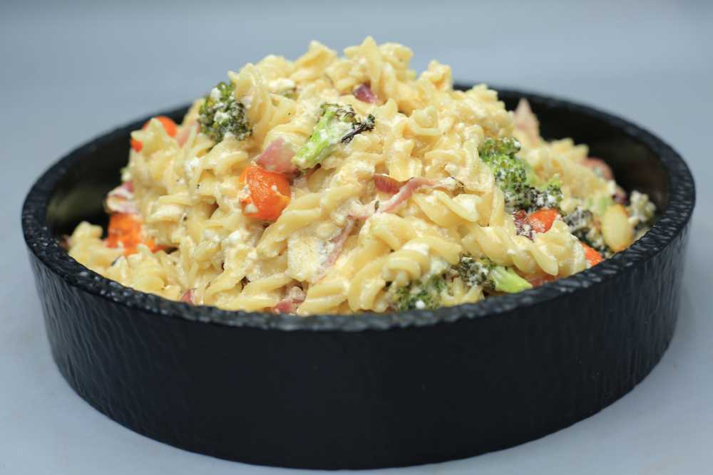 مكرونة بصوص الجبنة الفيتا المشوية