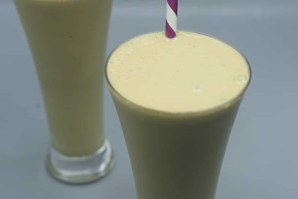 ميلك شيك زبدة فول السوداني بالقهوة