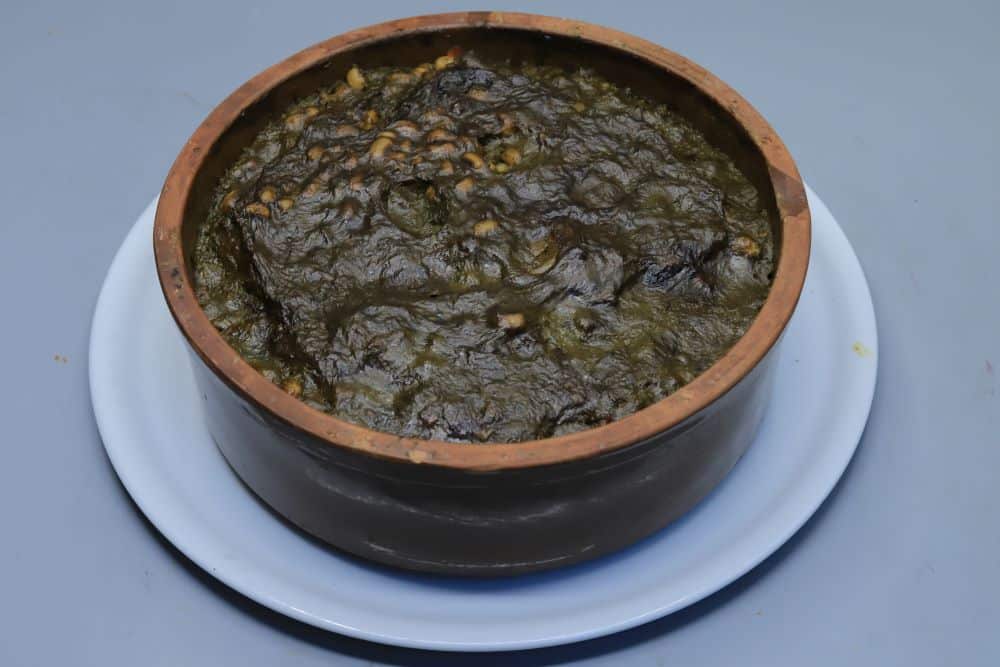 يخني اللوبيا بالسلق