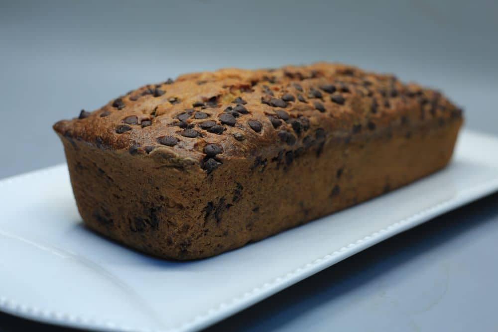 كيك الموز والشوكليت شيبس