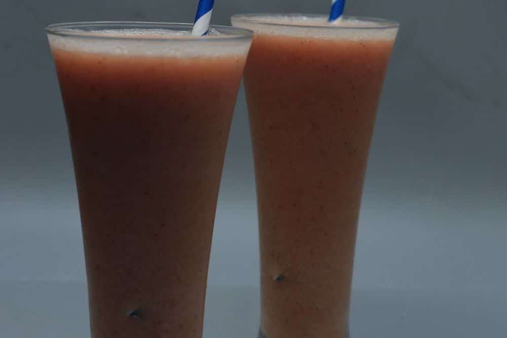 سموذي فراولة بالموز