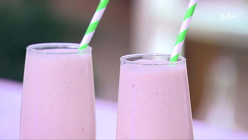 مشروب الكاسترد بالفراولة