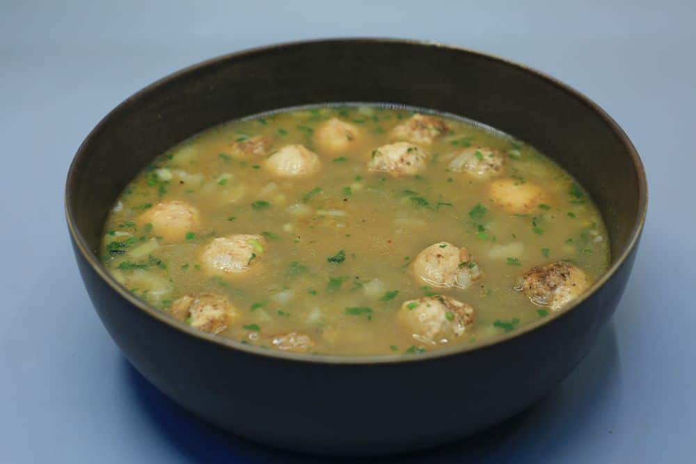 شوربة لسان العصفور بكرات الدجاج