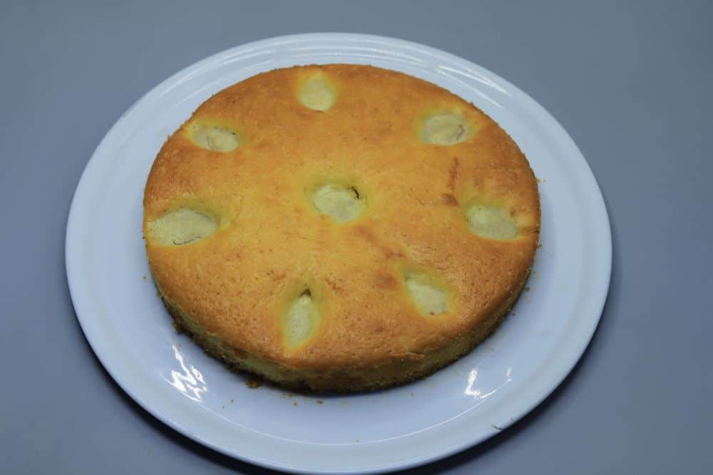 كيك الكمثرى والبولينتا