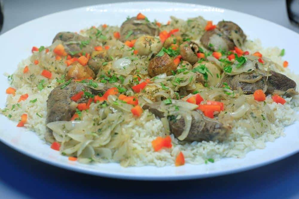 لحم موزة بالبصل