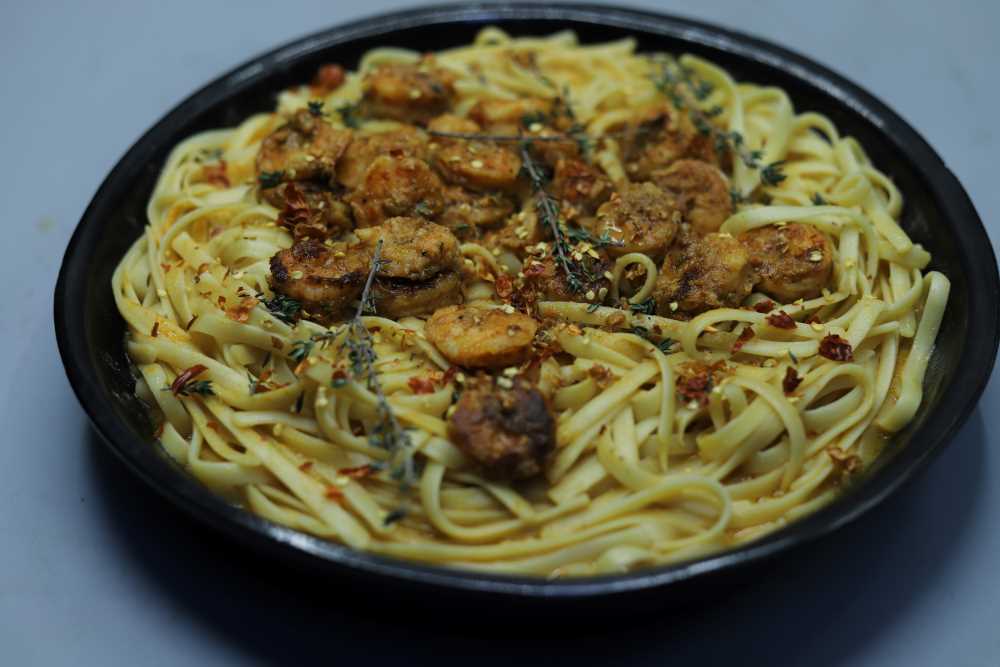 مكرونة بينك صوص بالجمبري