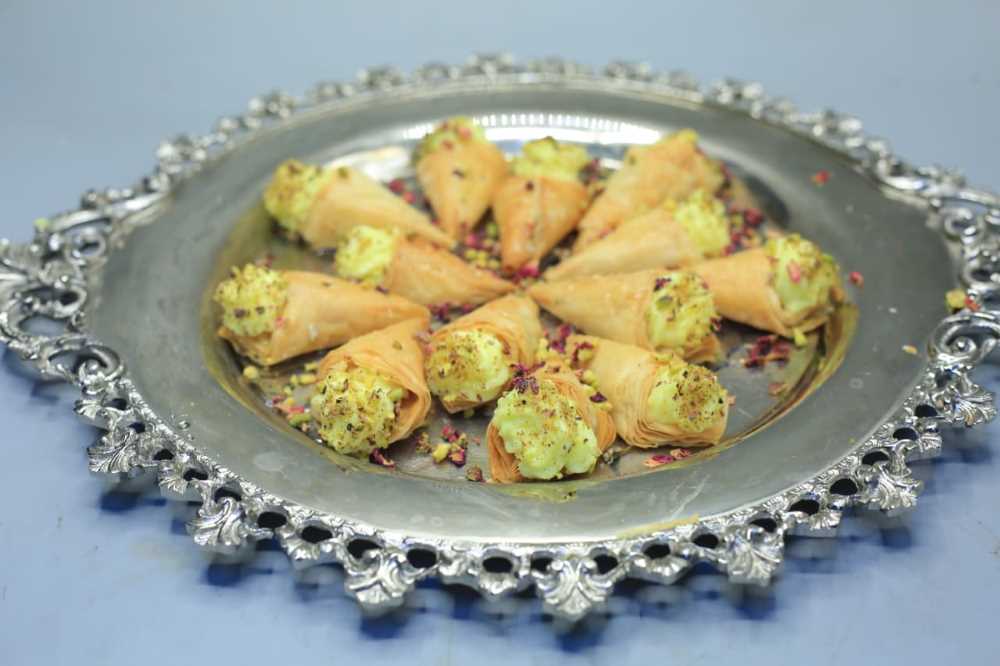 أقماع الجلاش بحشوة الكاسترد