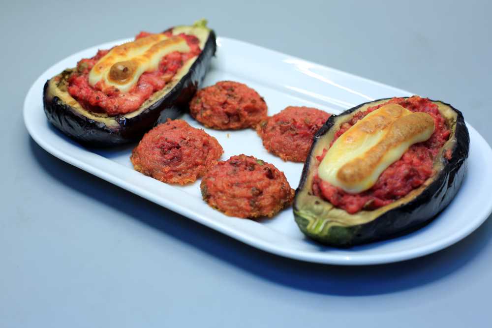 باذنجان محشي بالجزر والبنجر والبسلة والبطاطس