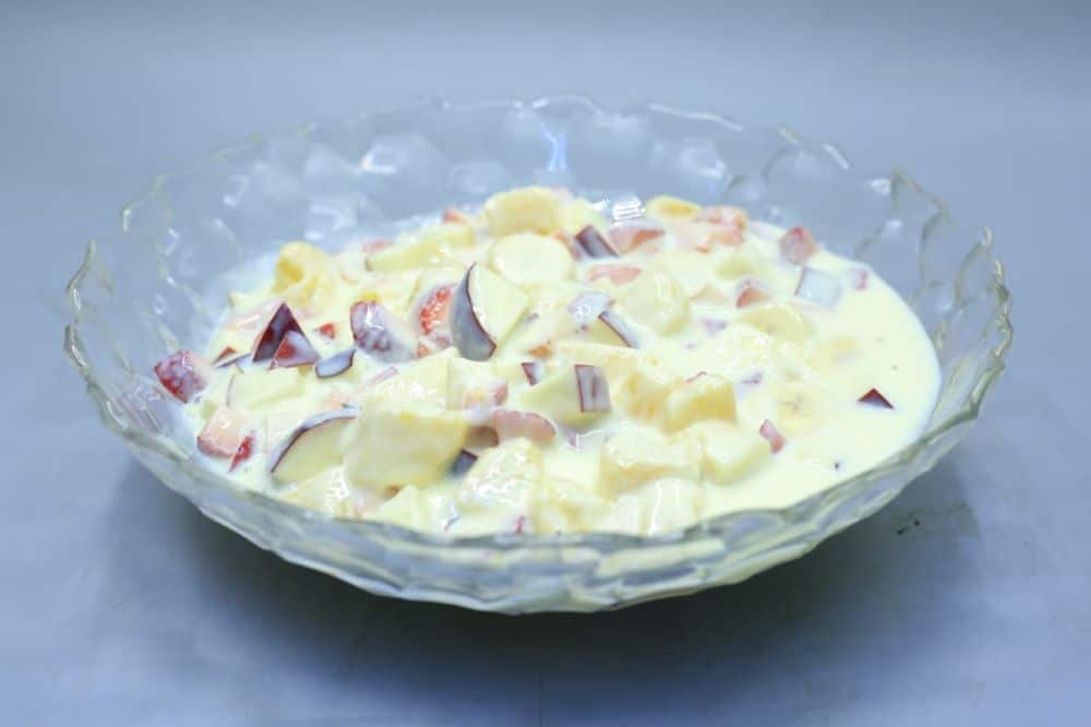 سلطة فواكه بالكاسترد