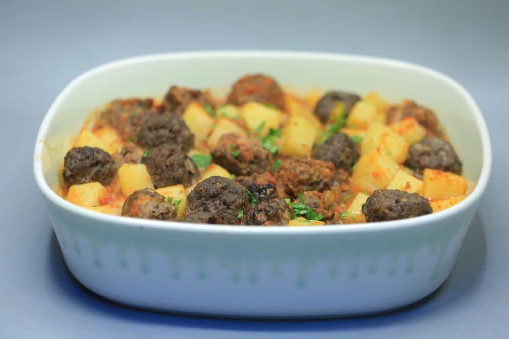 صينية بطاطس مع كرات اللحم