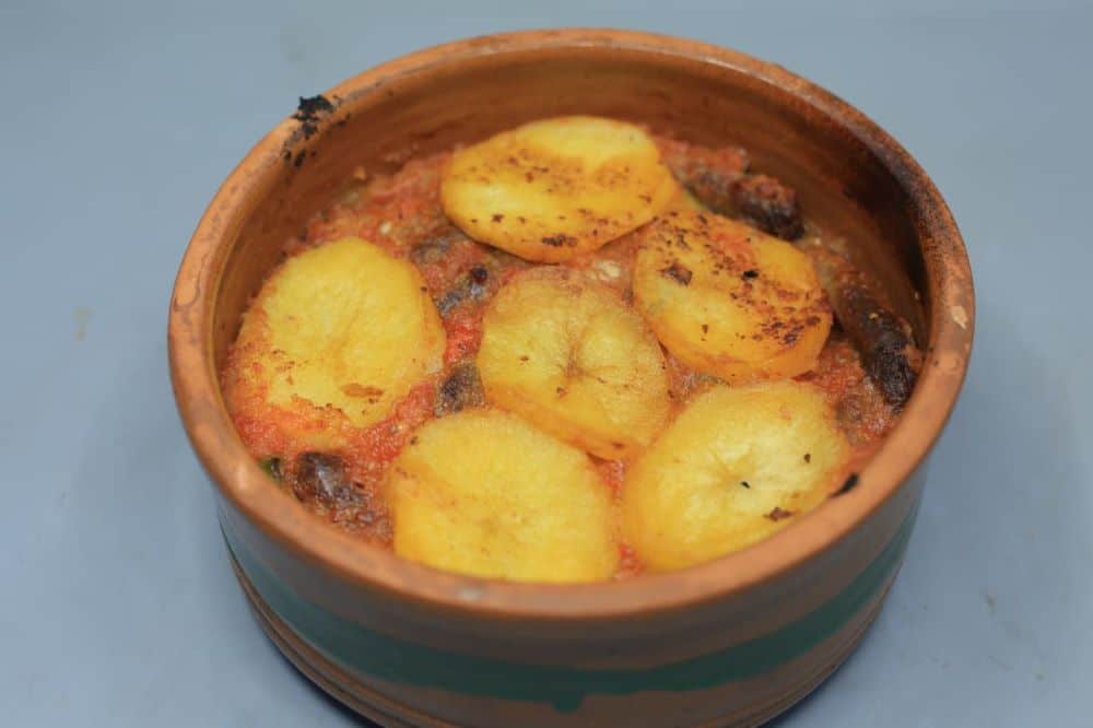 طاجن سجق بالبطاطس