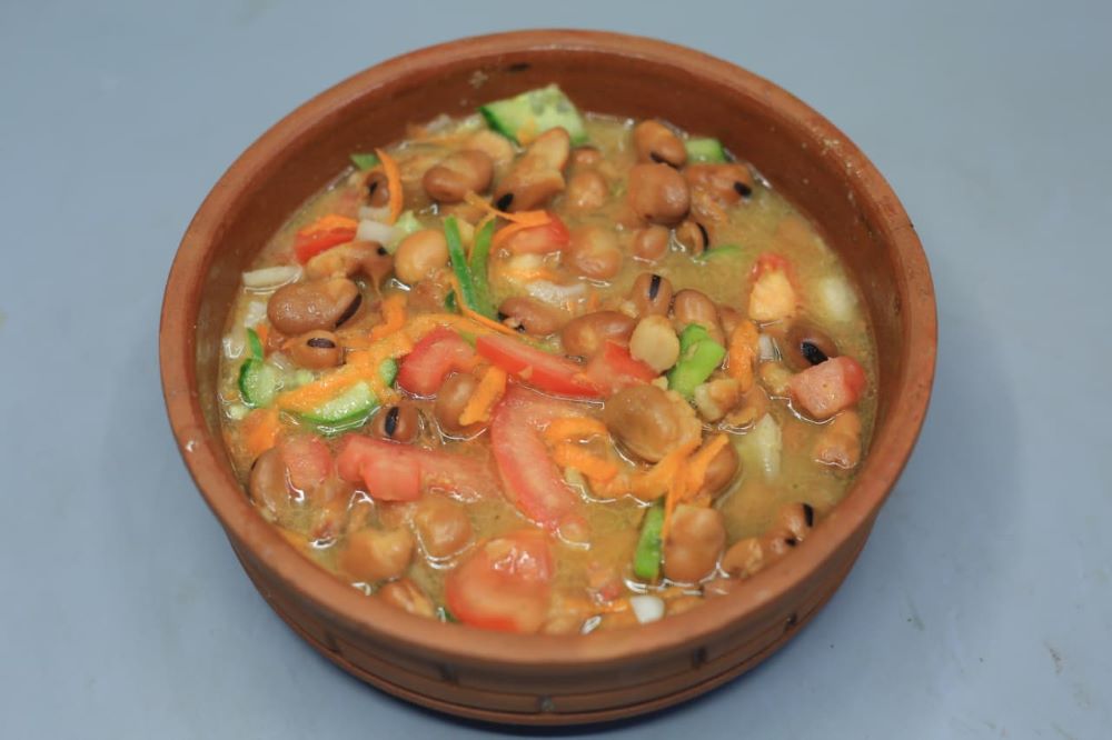 طاجن فول بالسلطة