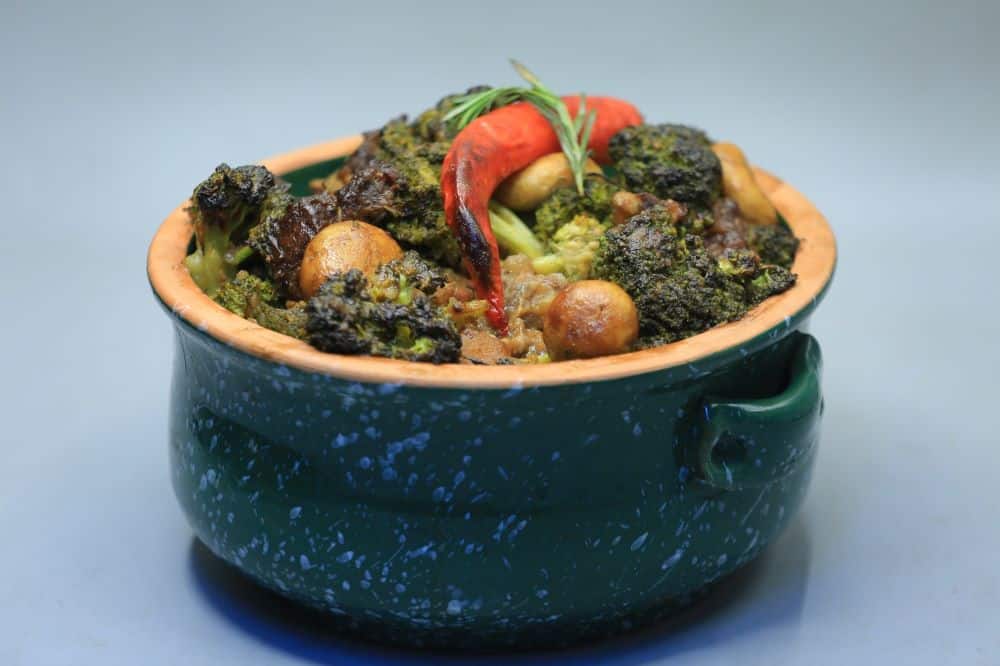 طاجن لحم بالمشروم والبروكلي