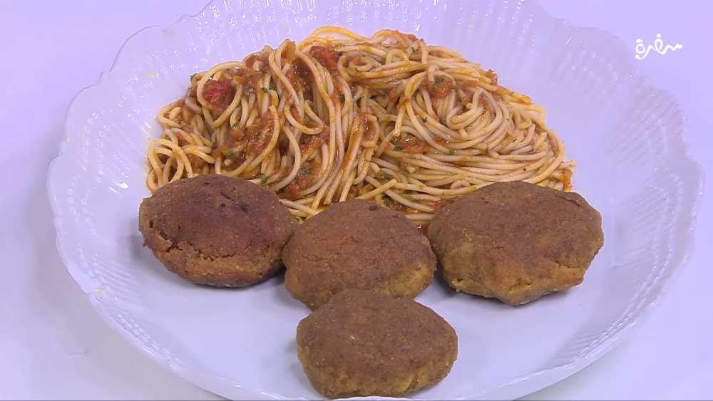 كفتة بانيه مع مكرونة اسباجيتي بالصلصة الحمراء