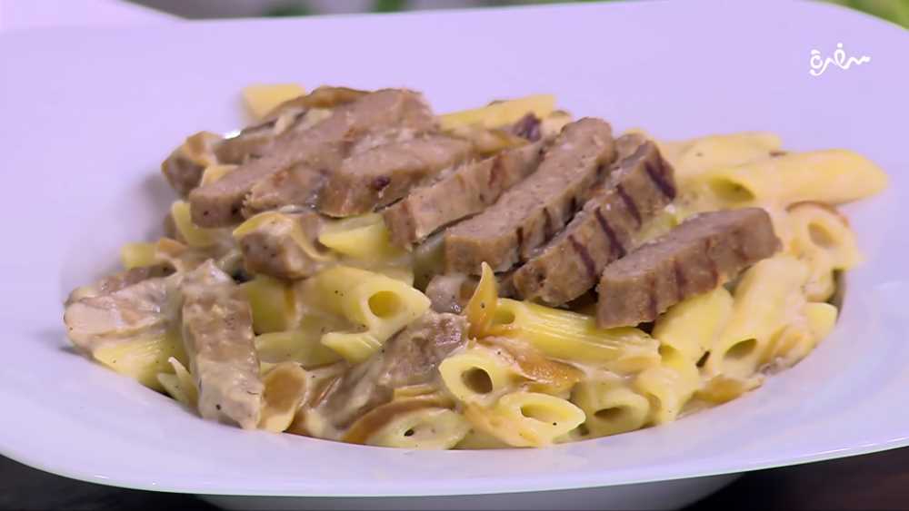 مكرونة بالبرجر والمشروم