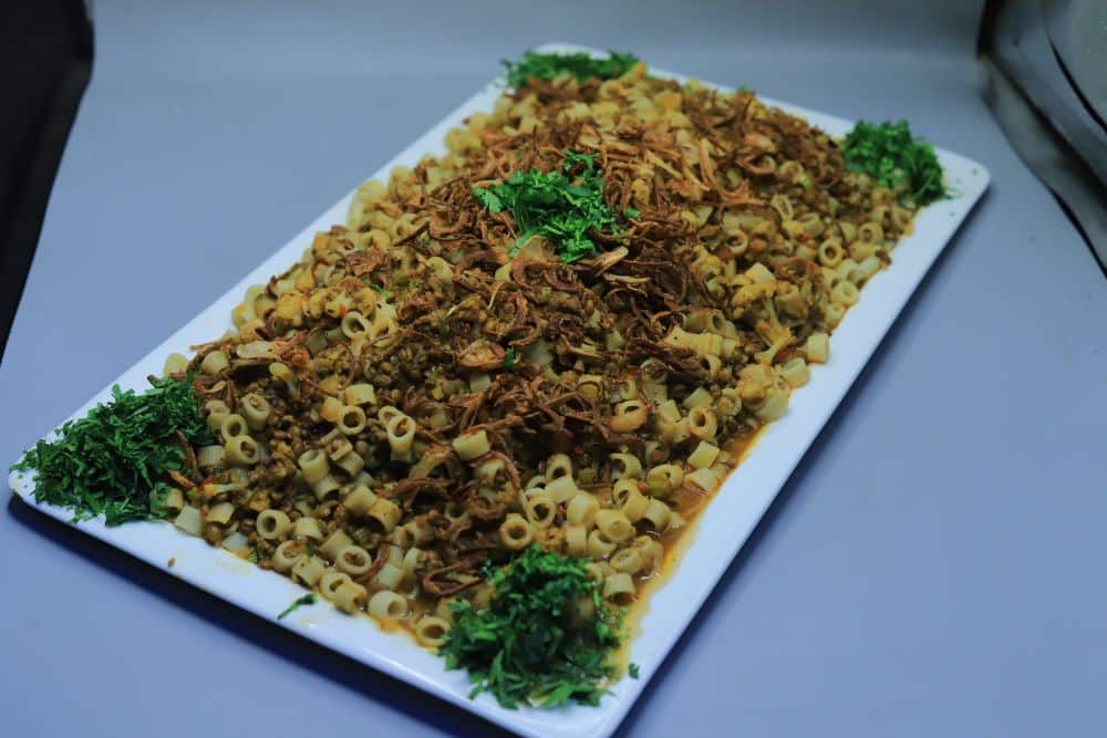 مكرونة باللحمة المفرومة والعدس