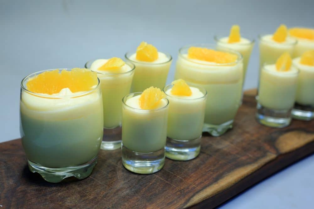 موس البرتقال مع جاناش الشوكولاتة البيضاء