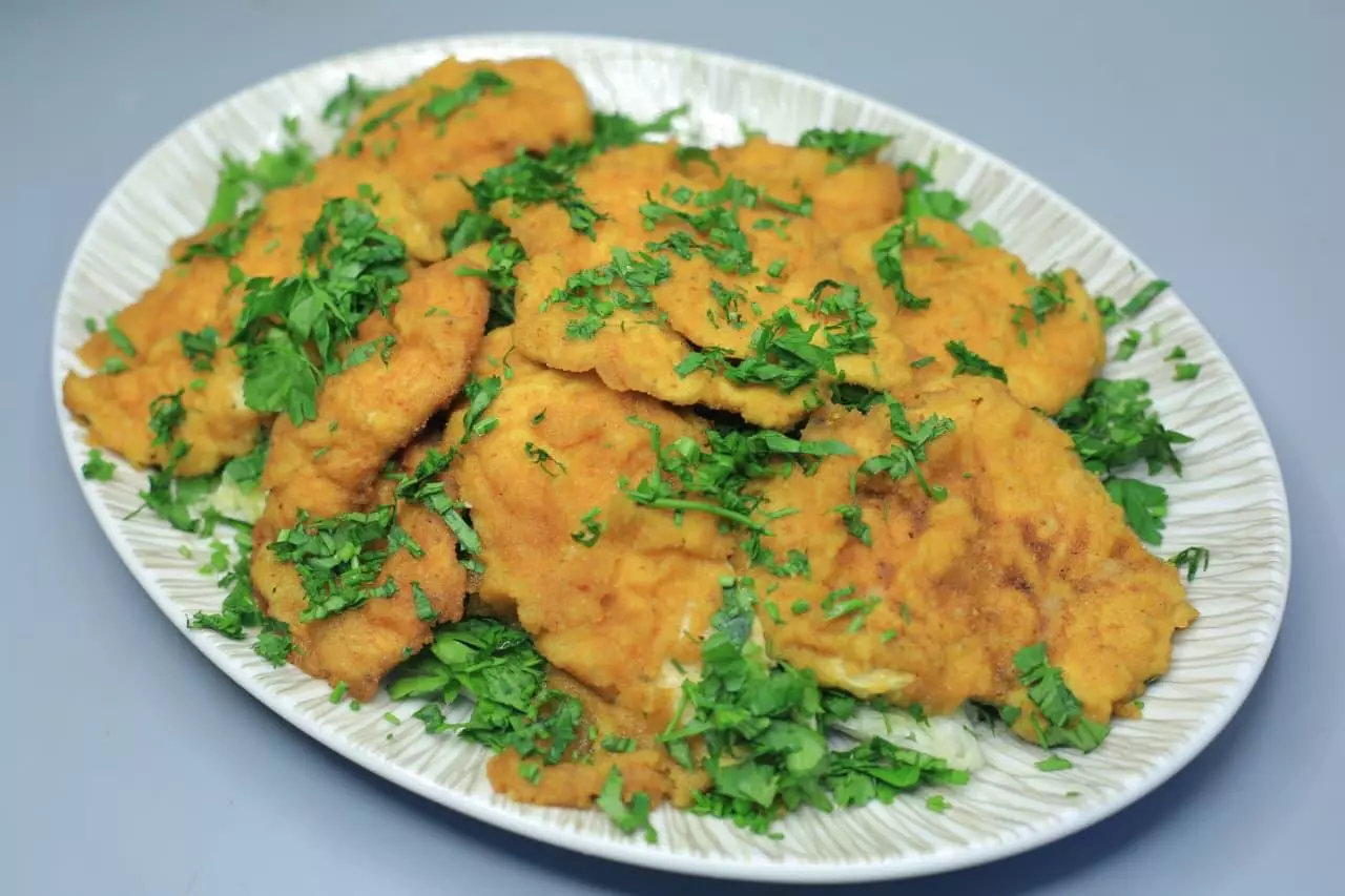 بانية بطريقة توتا