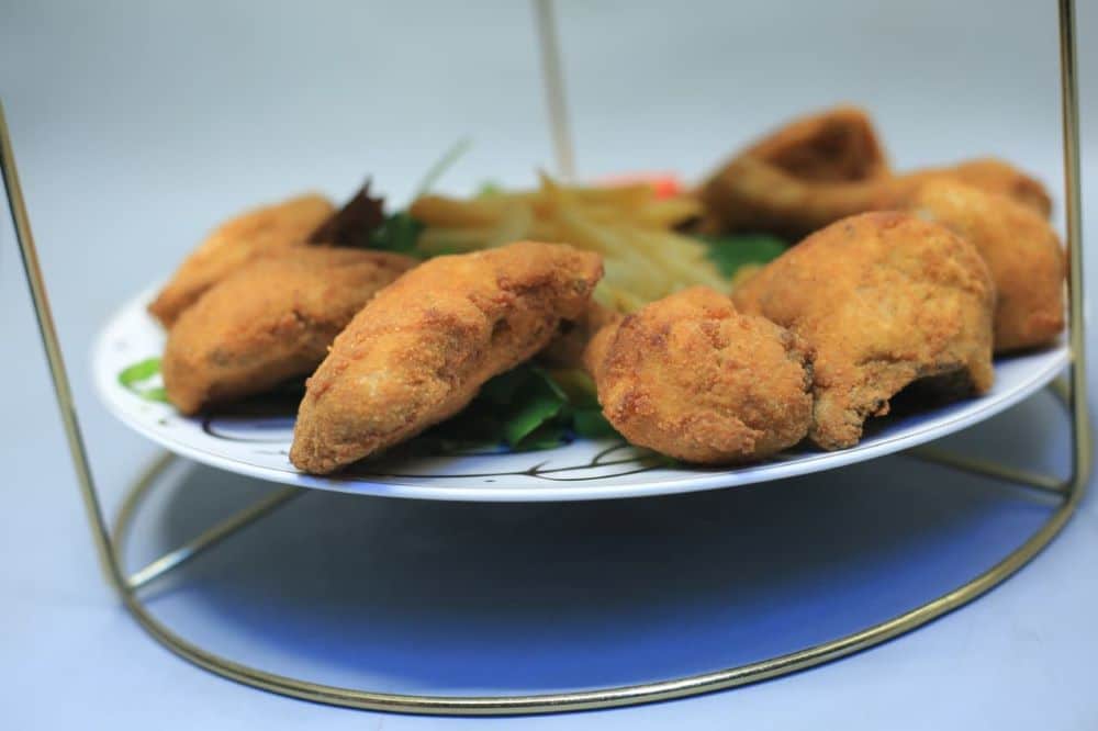 دجاجة مسلوقة محمرة بالبقسماط