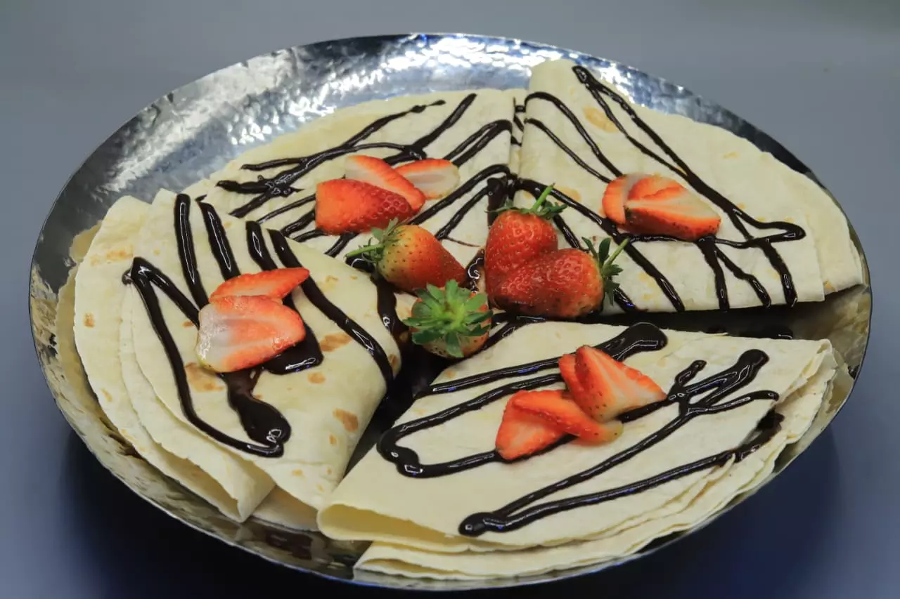 رول الفراولة