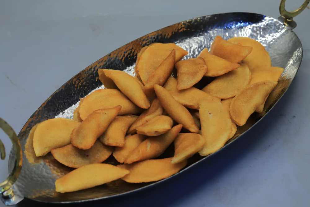 قطايف بالجبنة الكريمي والبسطرمة