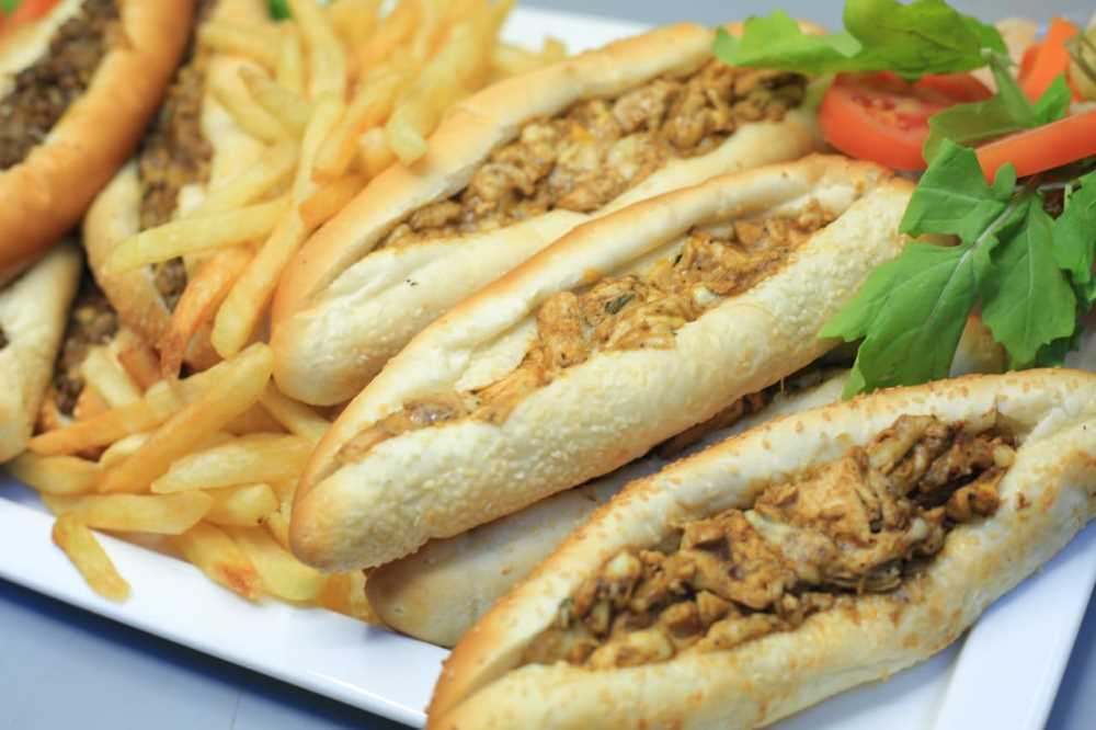 سندوتشات بواقي الدجاج مع الجبنة