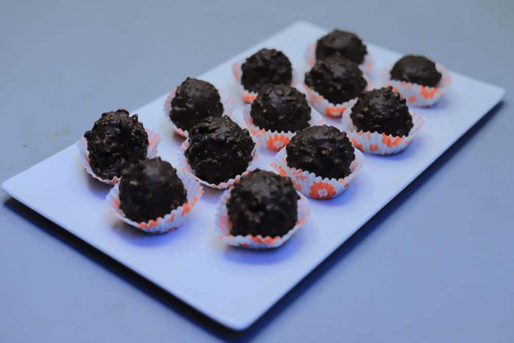 كرات البسكوت بالشوكولاتة