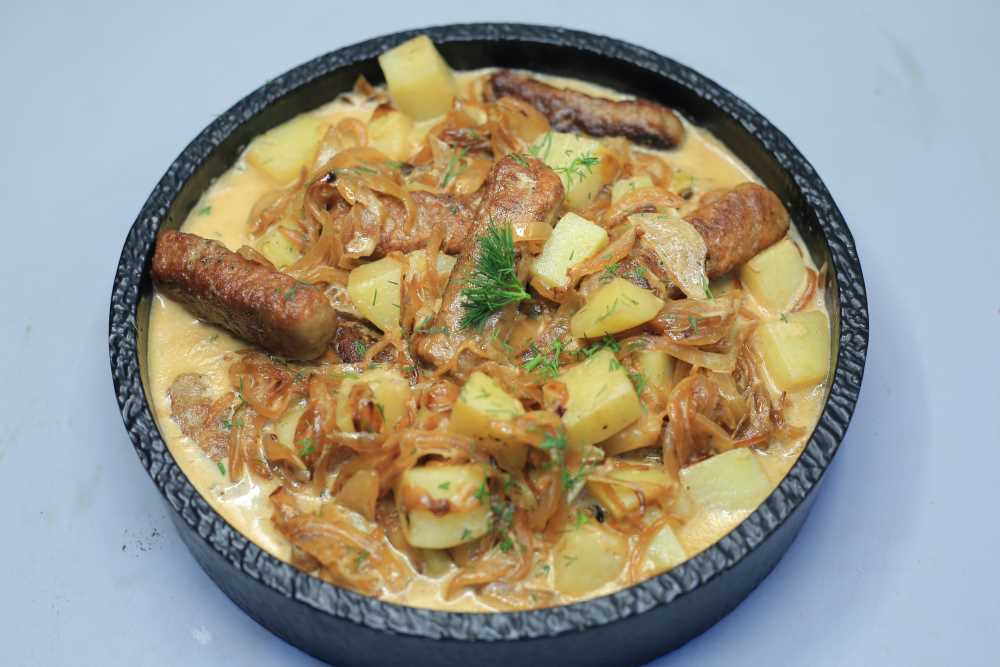 كفتة بالبطاطس والبصل المكرمل