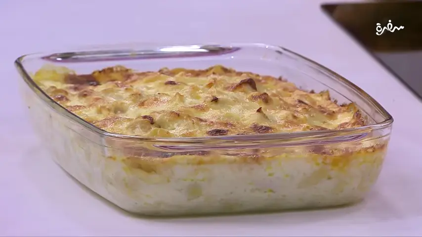 مكرونة بالجبنة والدجاج مع سلاطة بنجر