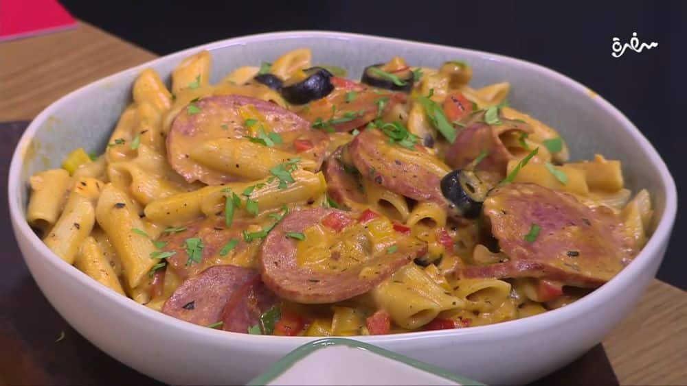 مكرونة بالسلامي والبينك صوص