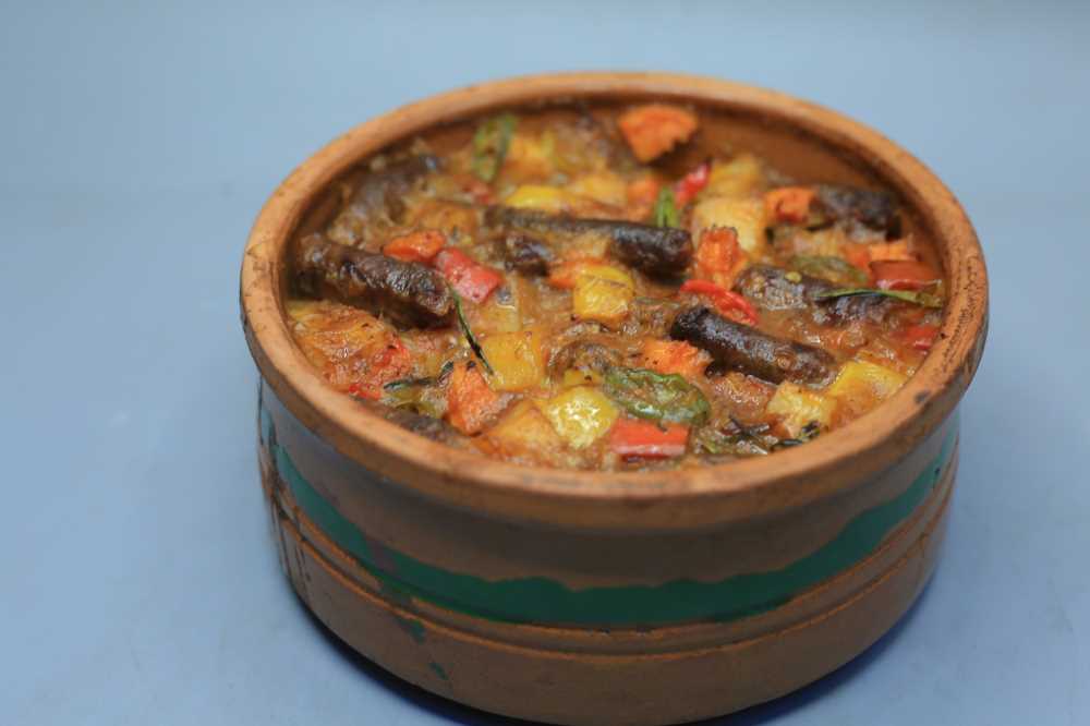 طاجن سجق بالخضار