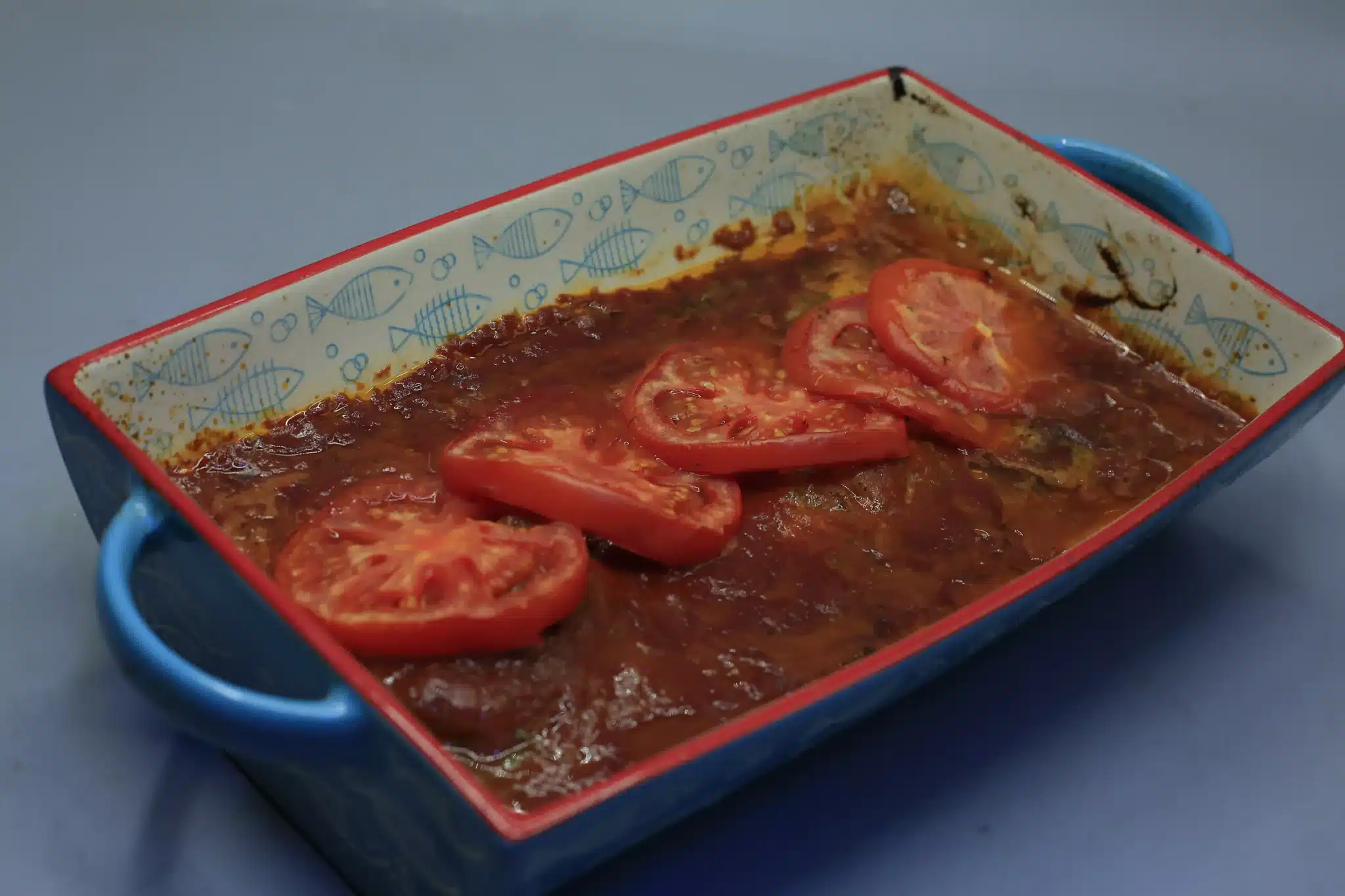 طاجن سمك بالصلصة