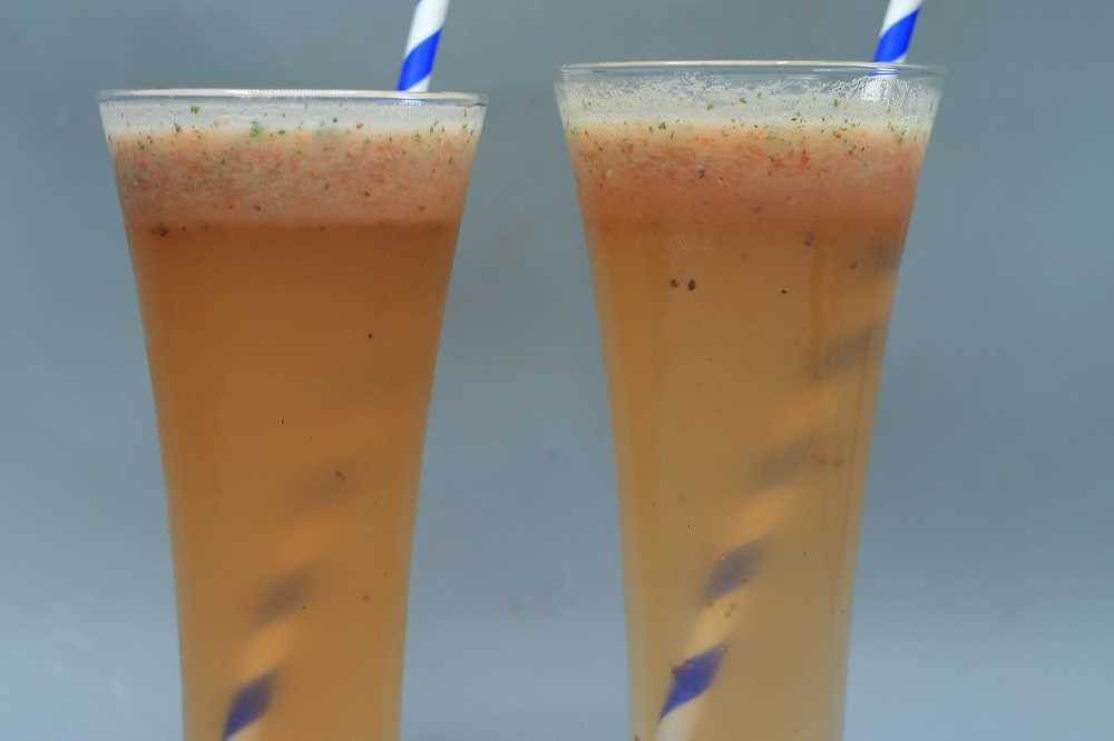 كوكتيل فراولة بالصودا