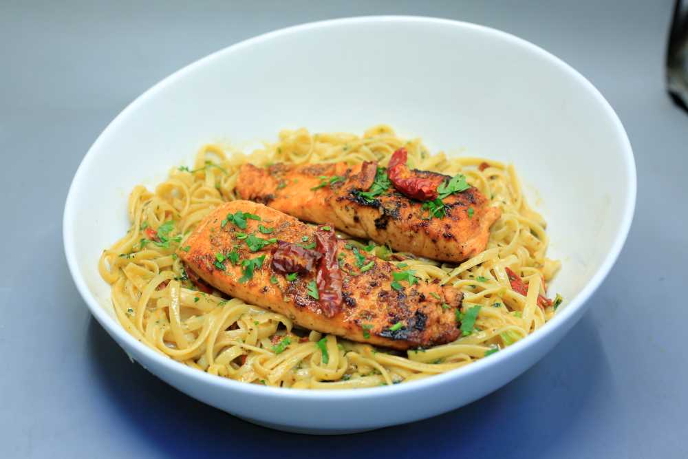 مكرونة بالسلمون